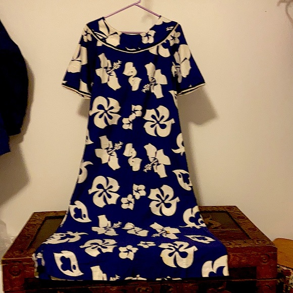 Hawaiian surf Dresses & Skirts - Vintage Hawaiian Muumuu